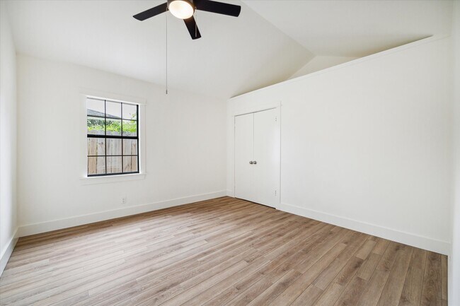Building Photo - 9319 Carousel Ln