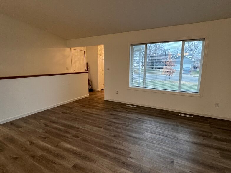 Building Photo - 5409 King Arthur Dr NW