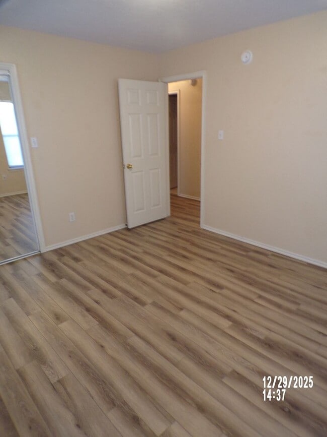 Building Photo - Fantastic eastside home