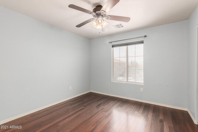 Building Photo - 204 W Mountain Sage Dr