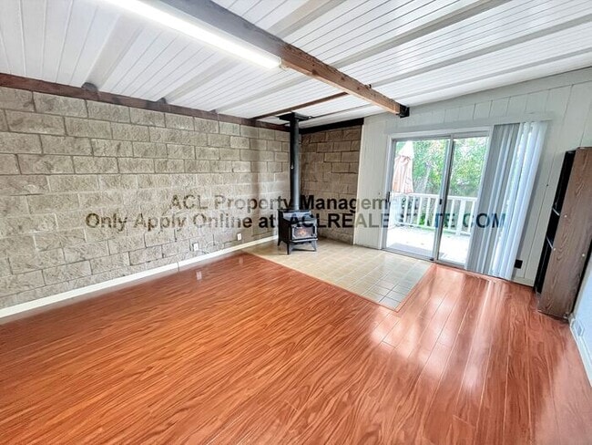 Building Photo - Bright 3-Bed, 2-Bath Hayward Hills Home wi...