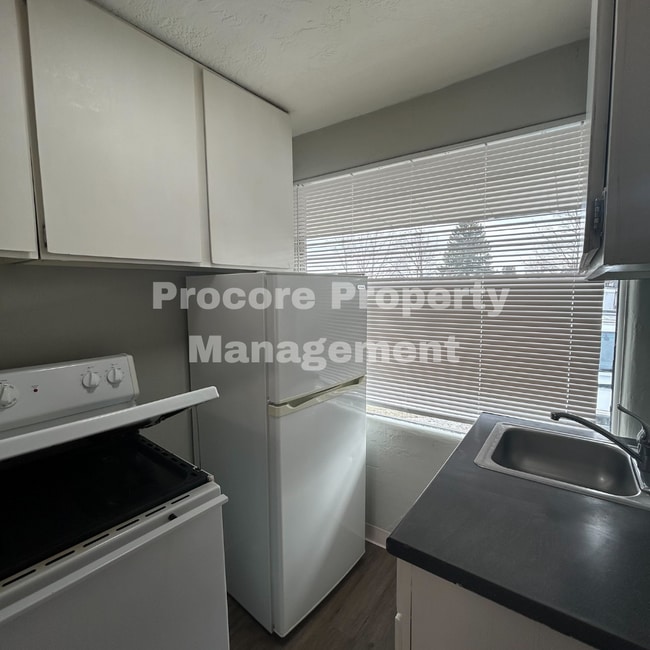 Building Photo - 303 Ivy St