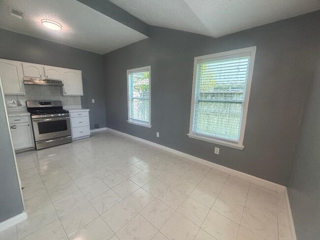 Building Photo - 7218 Arista Dr