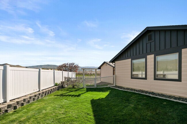 Building Photo - 229 Sun Valley Dr