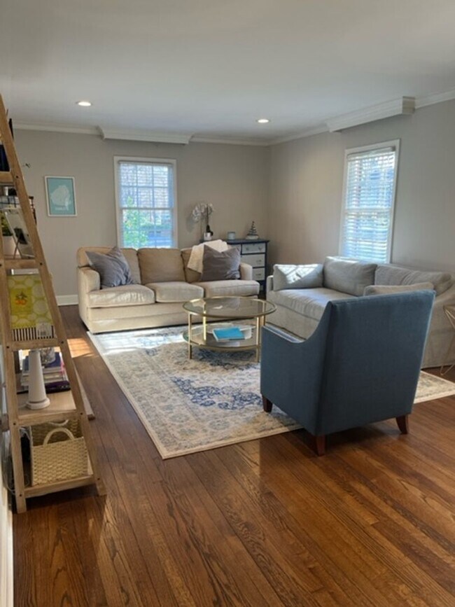 Building Photo - Lovely Three Bedroom Duplex in Myers Park!