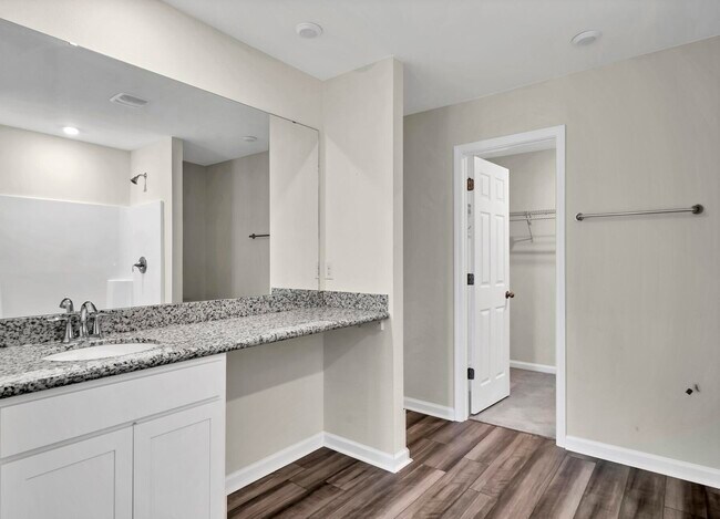 Building Photo - 10 Riverwalk Xing