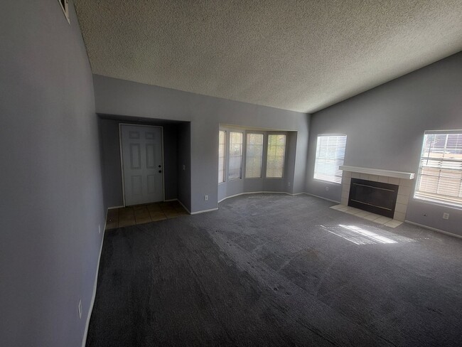 Building Photo - Great Single Story w/ 3 Car Garage