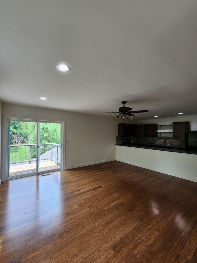 Building Photo - Beautiful East Asheville Long Term Rental ...