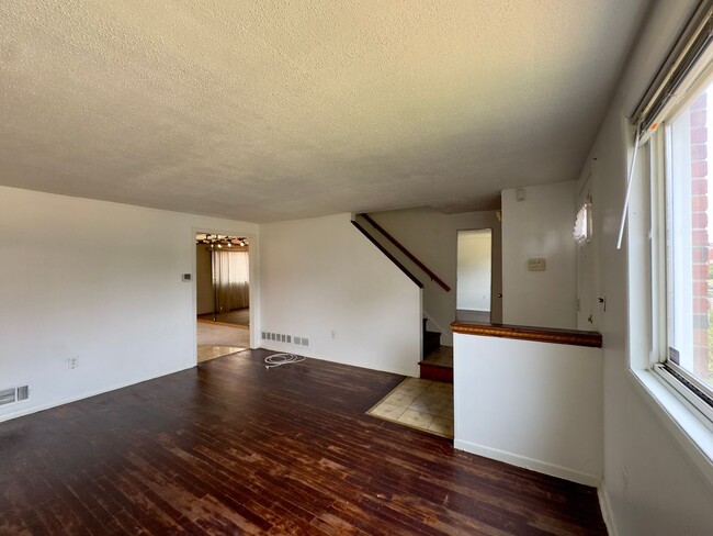Building Photo - 5731 Denwood Ave