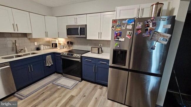 Building Photo - 20926 Valley Forge Cir