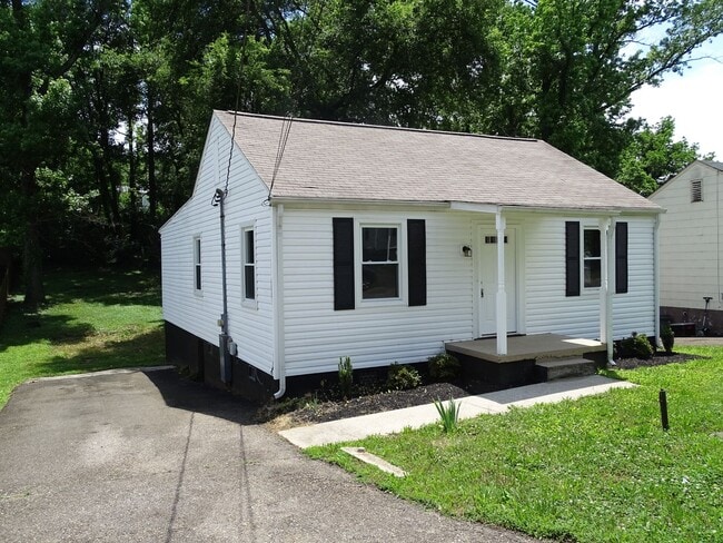 Building Photo - 2 Bedroom 1 Bathroom in South Knoxville
