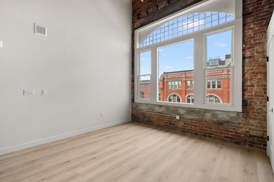 Building Photo - 266 E Michigan Ave