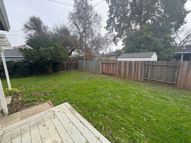 Building Photo - Charming 3 bedroom 2bath home available now!