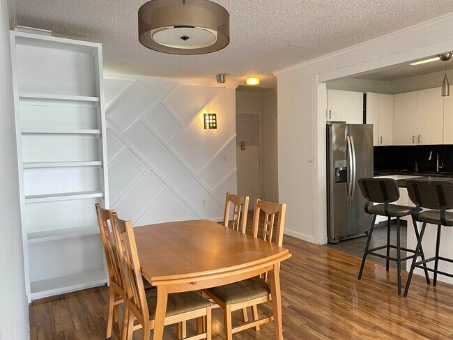 Building Photo - 45 River Dr S