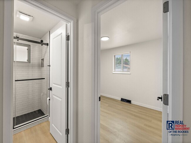 Building Photo - Beautifully Remodeled 2-Bed, 1-Bath Duplex...