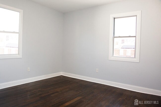 Building Photo - 52 Smith St