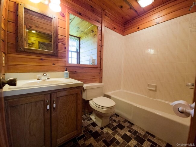 Building Photo - 618 Clapp Hill Rd