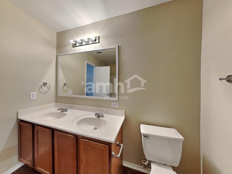 Building Photo - 12803 Salerno Way