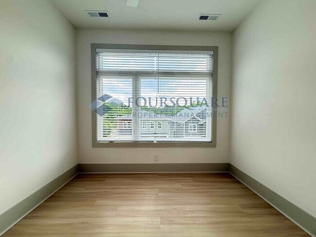 Building Photo - Modern 4-Bed / 4-Bath Townhome with Covered Patio, Deck & Garage – Inside the Beltline Near Downt...