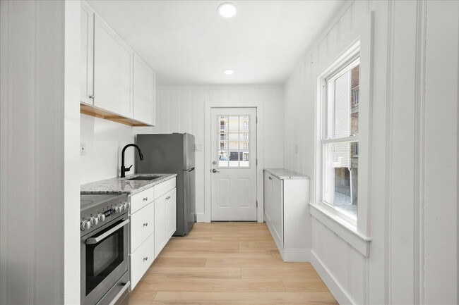 Building Photo - 11 43rd St
