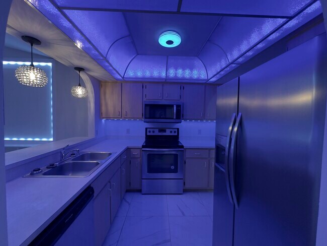 Building Photo - 4209 SW Santa Barbara Pl