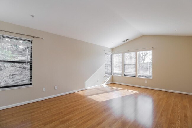 Building Photo - 412 Wood Hollow Dr