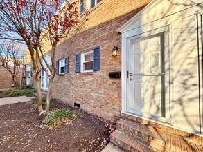 Building Photo - Gorgeous Condo in Willoughby Beach