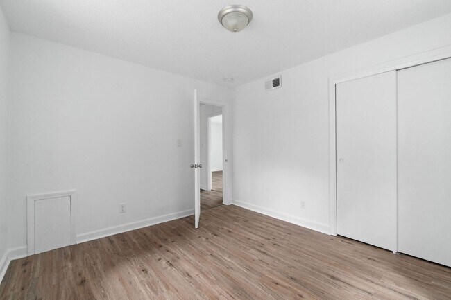 Building Photo - 706 Britton Springs Rd