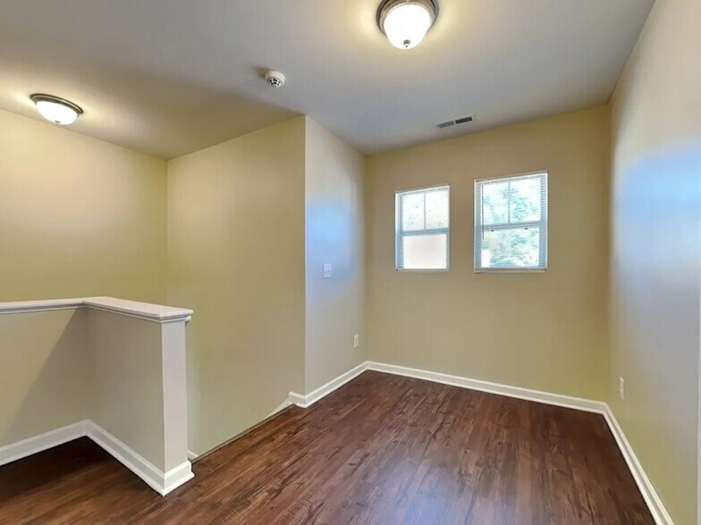 Building Photo - 1433 Ujamaa Dr