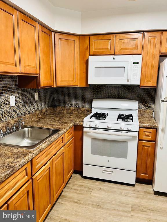 Building Photo - 8027 Rodney St