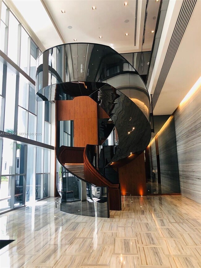 Building Photo - 1300 Brickell Bay Dr