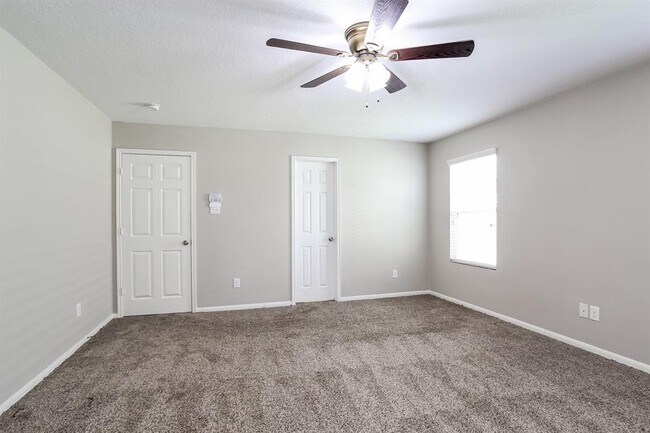 Building Photo - 9885 Hyacinth Way