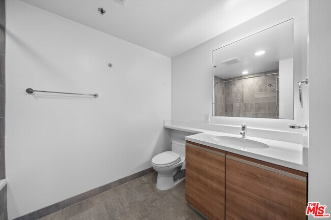 Building Photo - 3785 Wilshire Blvd