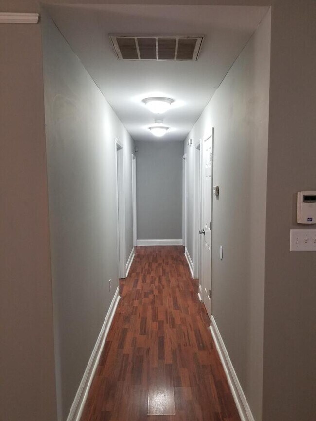 Building Photo - 557 Rustwood Dr