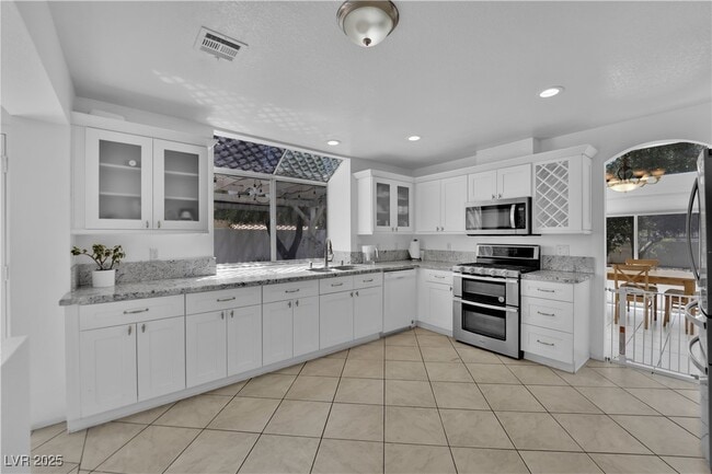 Building Photo - 2128 Desert Pines St