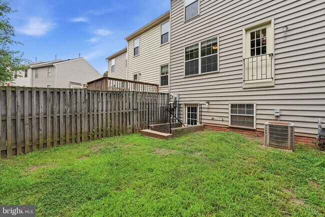 Building Photo - 9571 Tudor Oaks Dr