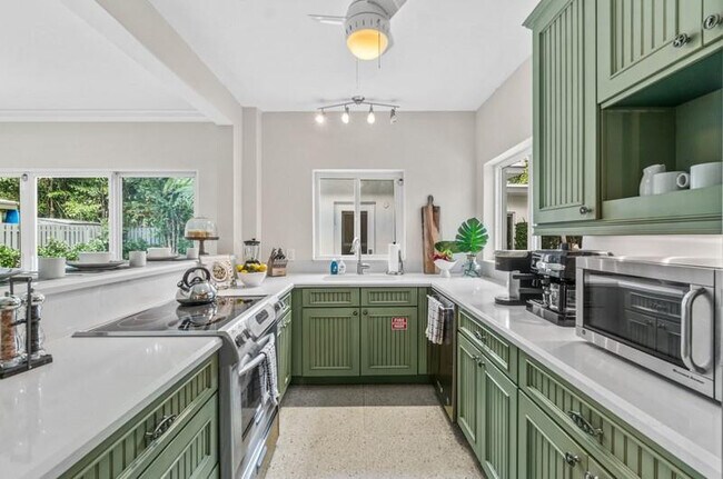 Building Photo - 3310 NE 18th St