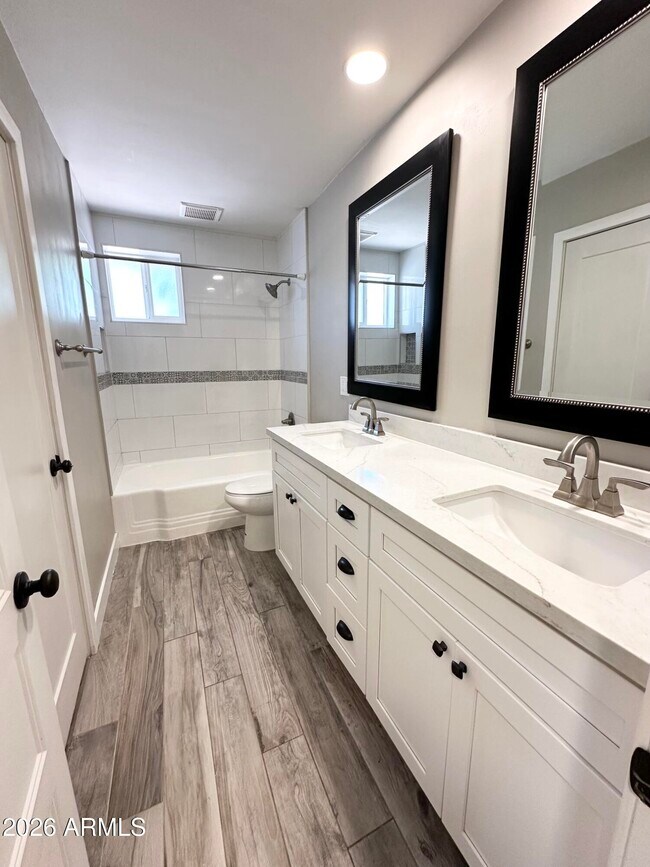 Building Photo - 2220 E Heatherbrae Dr