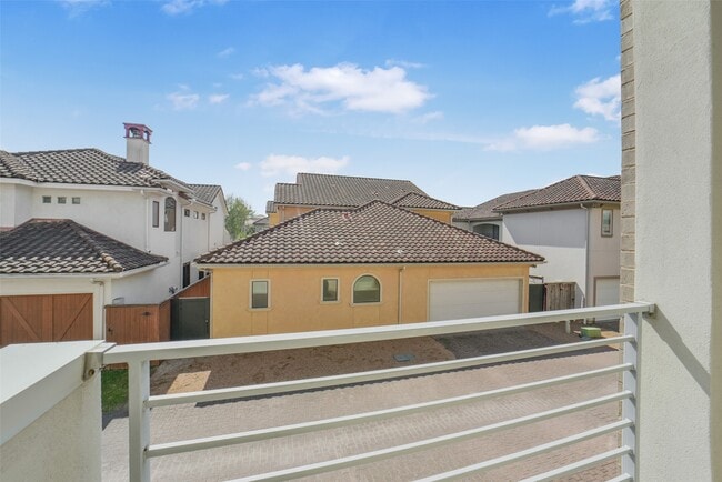 Building Photo - 5425 Hidalgo St