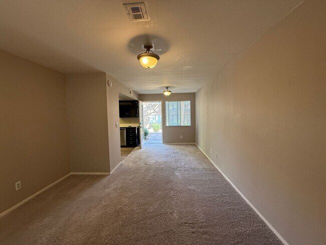 Building Photo - Townhome for Rent