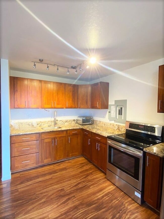 Building Photo - Breezy Fresh, Freshly Renovated 2/1 at Makaha Valley Plantation