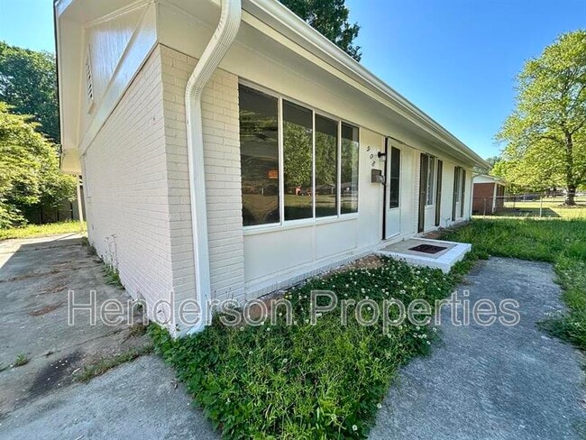 Building Photo - 908 Bilmark Ave