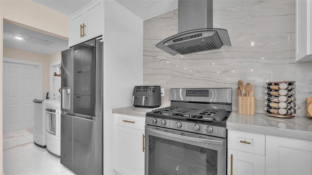 Building Photo - 8425 Southampton Dr
