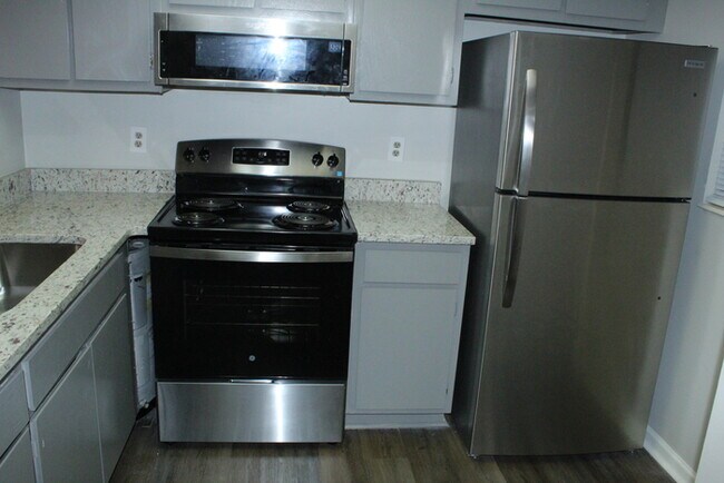 Building Photo - Totally renovated 2-bedroom, 2-full-bath townhome located in West Augusta