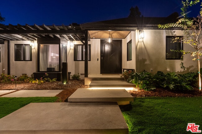 Building Photo - 1095 Chula Vista Pl