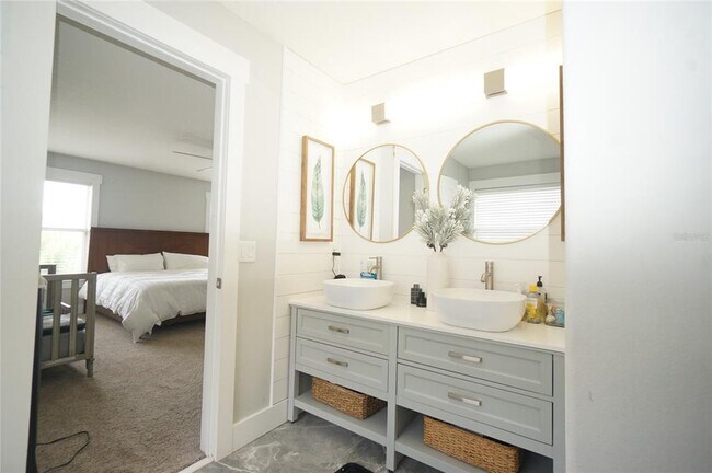 Building Photo - 8815 Royal Enclave Blvd