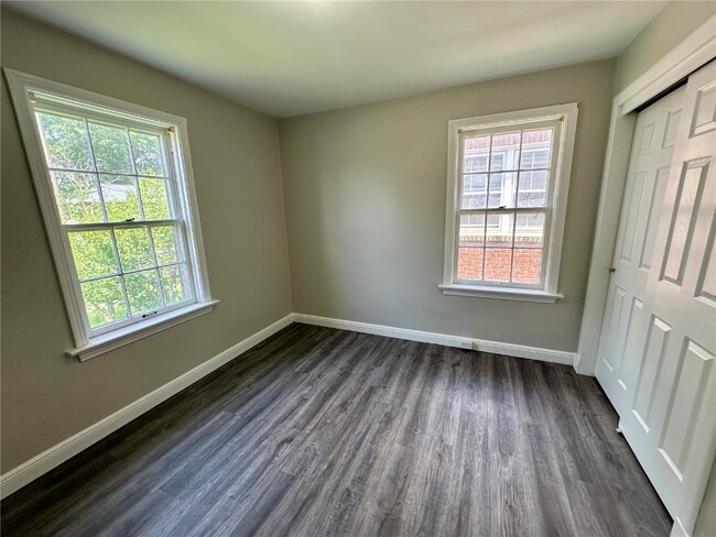Building Photo - 1422 Tamerton Ave