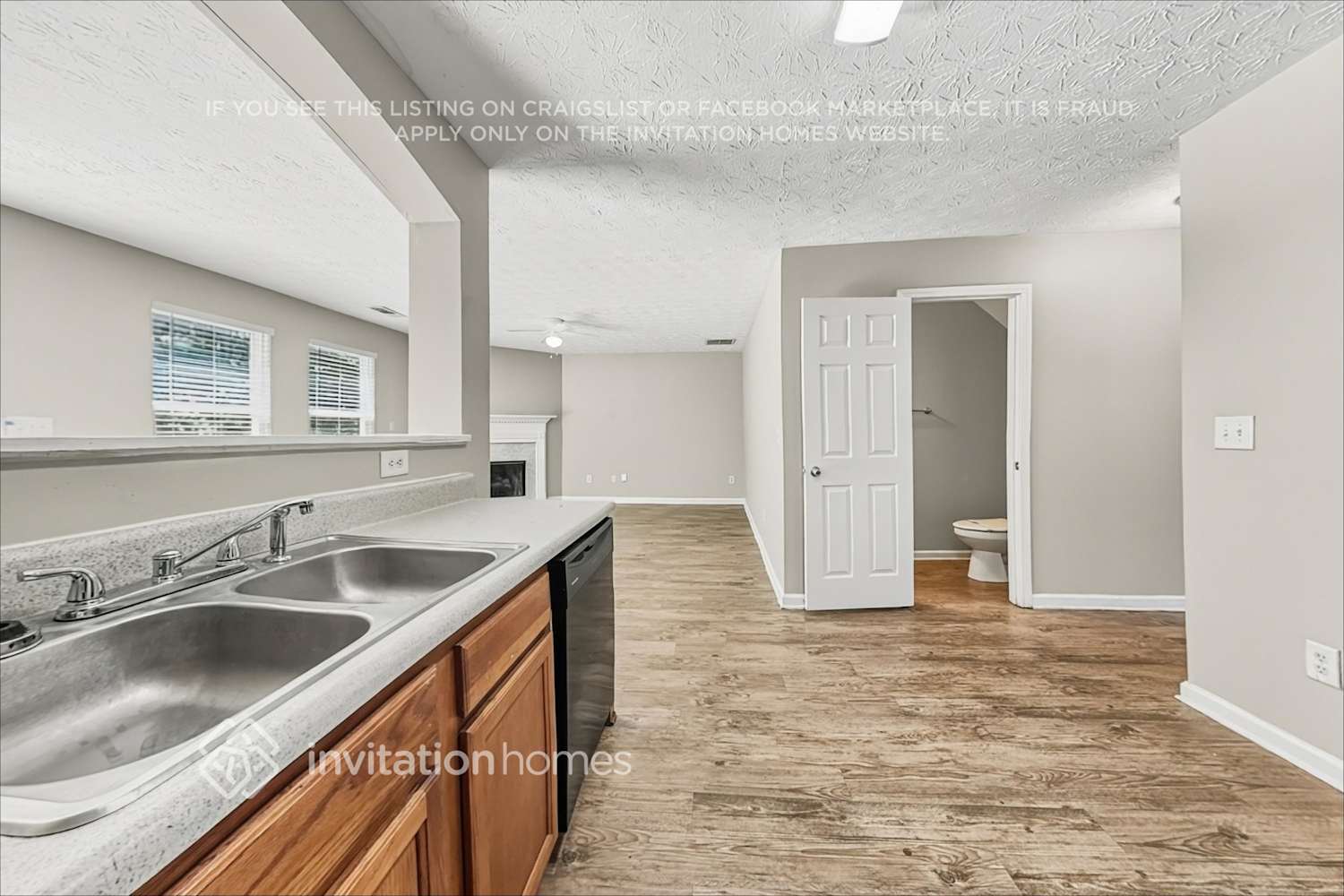 Building Photo - 9481 Lakeview Rd