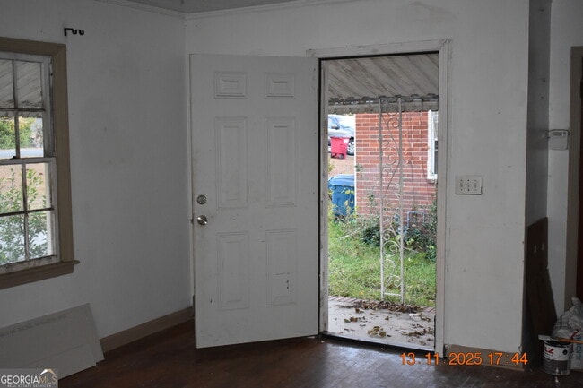 Building Photo - 3189 Somerset Dr