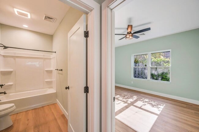 Building Photo - 515 Harrison Ave